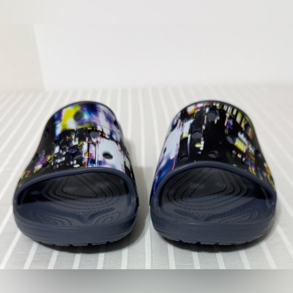 CROCS Classic Slide Sandals Meta Scape City Graphic Print Size 9 Men / 11 Women - Picture 7 of 15